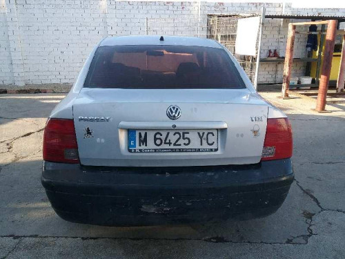  VOLKSWAGEN PASSAT BERLINA (3B2) 