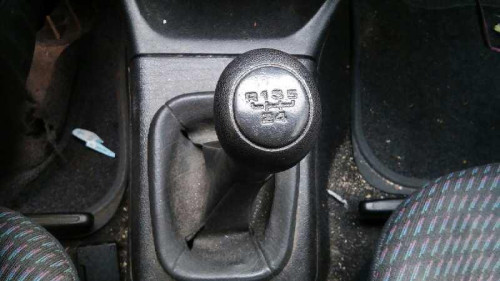  VOLKSWAGEN VENTO (1H2) 