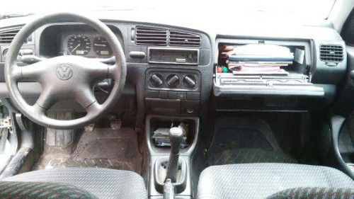  VOLKSWAGEN VENTO (1H2) 