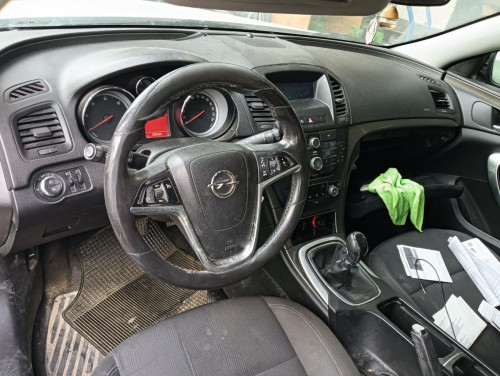 OPEL INSIGNIA BERLINA — vehículo donante para recambios 