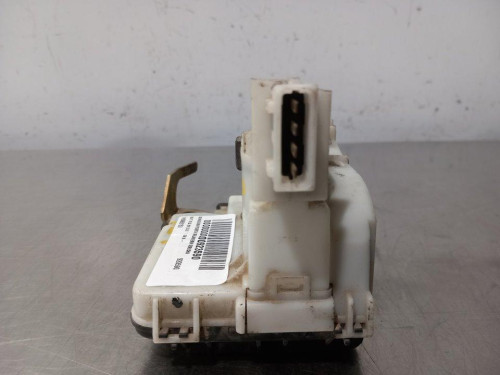  CERRADURA PUERTA DELANTERA DERECHA 