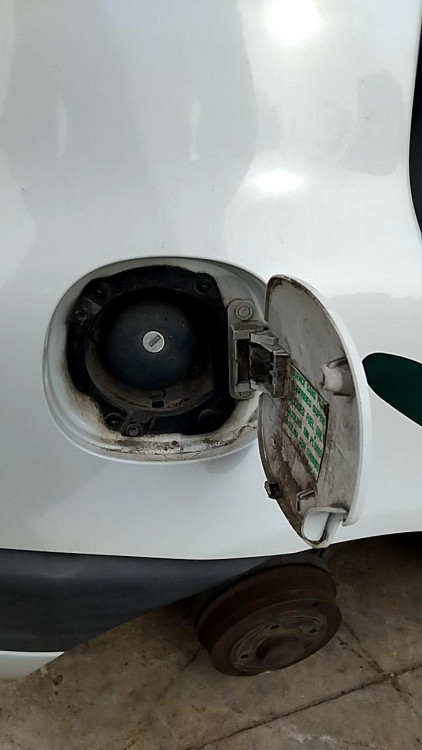 TAPA EXTERIOR COMBUSTIBLE Renault Clio II Fase I (B/CB0) (1998->2001)
