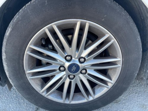 LLANTA Ford C-MAX (CB7) 
