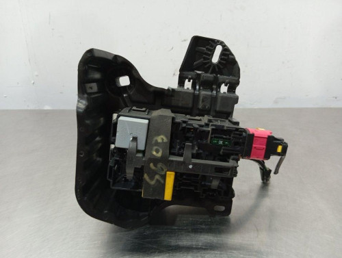  CAJA RELES / FUSIBLES PEUGEOT 208 