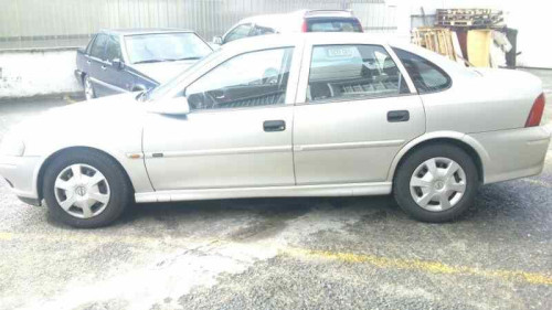 OPEL VECTRA B BERLINA — vehículo donante para recambios 