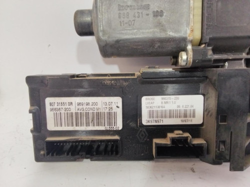 MOTOR ELEVALUNAS DELANTERO IZQUIERDO Renault MEGANE III BERLINA 5P 
