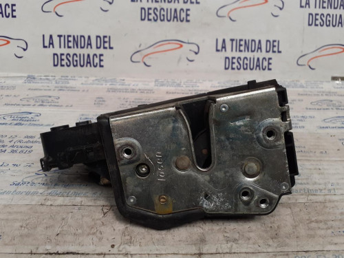  CERRADURA PUERTA TRASERA IZQUIERDA 