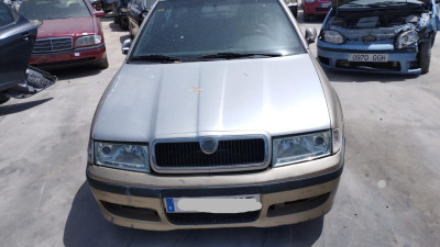 SKODA OCTAVIA BERLINA (1U2)