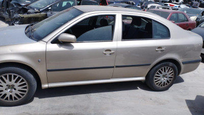 SKODA OCTAVIA BERLINA (1U2)
