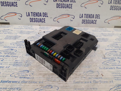  CAJA RELES / FUSIBLES 