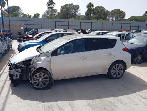  TOYOTA AURIS (E18) 