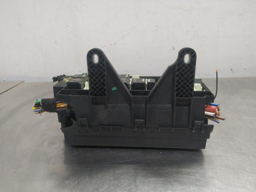 CAJA RELES / FUSIBLES JAGUAR XF 