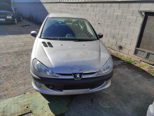PEUGEOT 206 — vehículo donante para recambios 