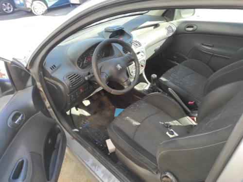 PEUGEOT 206 — vehículo donante para recambios 