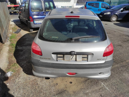 PEUGEOT 206 — vehículo donante para recambios 