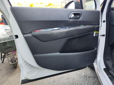 GUARNECIDO PUERTA DELANTERA IZQUIERDA