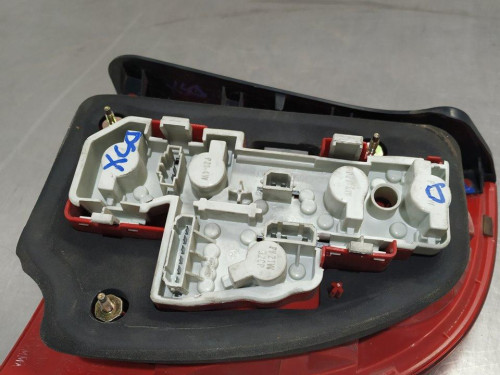  PILOTO TRASERO IZQUIERDO Volkswagen PASSAT BERLINA (3B3) 