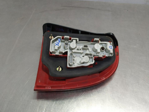 PILOTO TRASERO IZQUIERDO Volkswagen PASSAT BERLINA (3B3) 