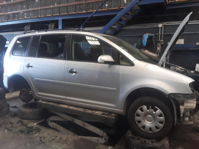 VOLKSWAGEN TOURAN (1T1)