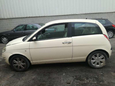 LANCIA YPSILON (101)