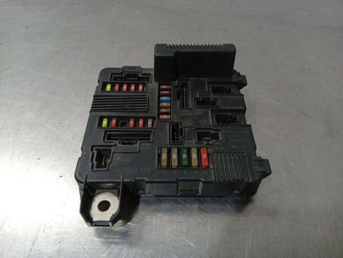 CAJA RELES / FUSIBLES Renault SCENIC II (JM) 