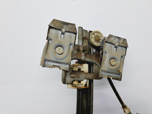 ELEVALUNAS TRASERO DERECHO Ford FOCUS BERLINA (CAP) 