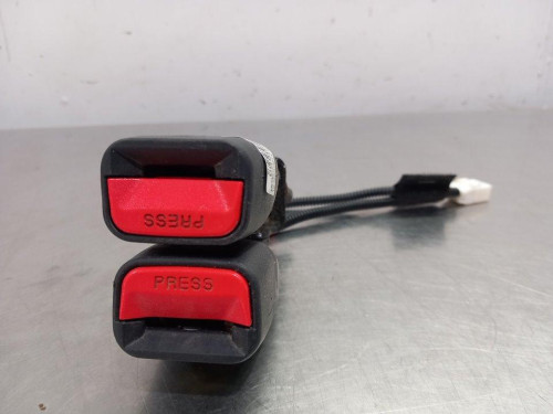 ENGANCHE CINTURON TRASERO CENTRAL KIA SPORTAGE (SL) 