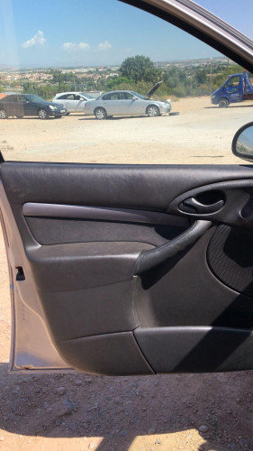 FORD FOCUS BERLINA (CAK) — vehículo donante para recambios 