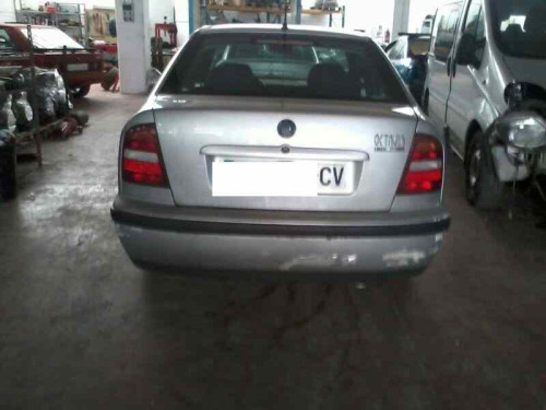  SKODA OCTAVIA BERLINA (1U2) 