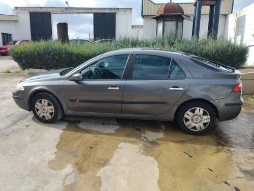 Renault Laguna (B56)(1998->) — vehículo donante para recambios 