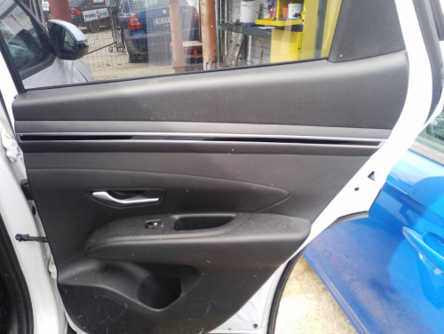 GUARNECIDO PUERTA TRASERA DERECHA Hyundai TUCSON (NX) 