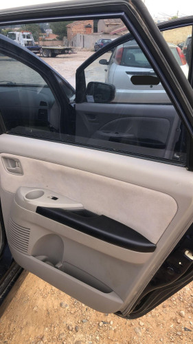 MITSUBISHI GRANDIS (NA0W) — vehículo donante para recambios 