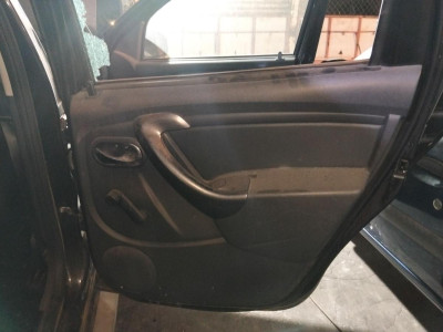 GUARNECIDO PUERTA TRASERA DERECHA
