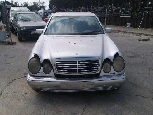 MERCEDES-BENZ CLASE E (BM 210) BERLINA 