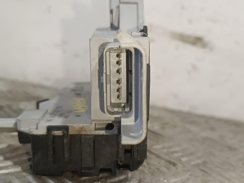 CERRADURA PUERTA TRASERA DERECHA 