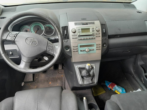  TOYOTA COROLLA VERSO (R1) 