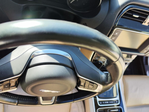 VOLANTE Jaguar XE 