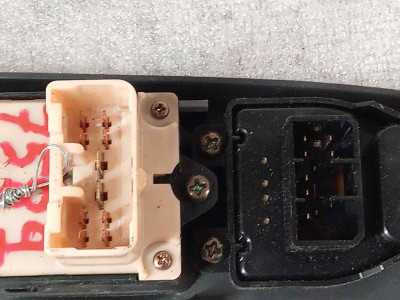 MANDO ELEVALUNAS DELANTERO IZQUIERDO, MAZDA, 626 BERLINA (GF)