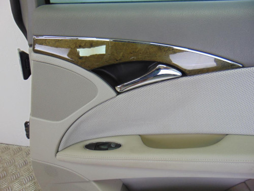 PUERTA TRASERA DERECHA used