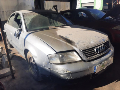AUDI A6 BERLINA (4B2)