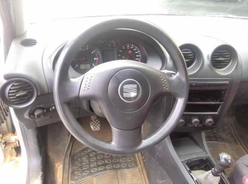 SEAT IBIZA (6L1) — vehículo donante para recambios 
