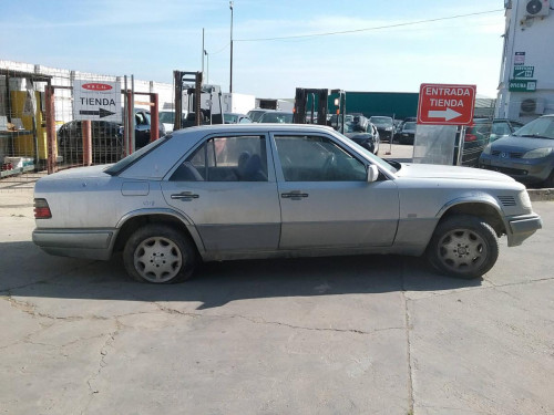  MERCEDES-BENZ CLASE E (BM 124) BERLINA 