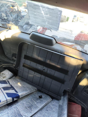 GUARNECIDO PORTON TRASERO