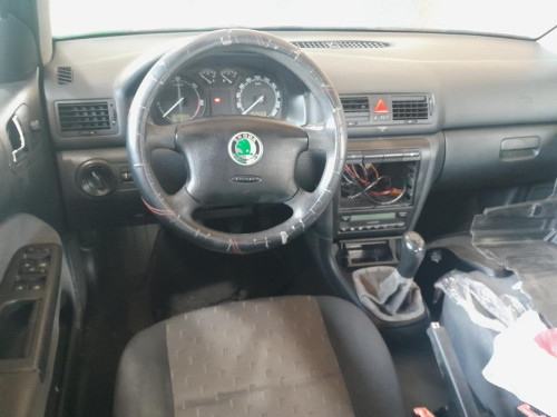  SKODA OCTAVIA BERLINA (1U2) 