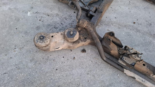 EJE DELANTERO / CUNA MOTOR CADILLAC SEVILLE 