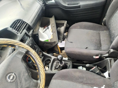  CONSOLA CENTRAL OPEL ZAFIRA A 
