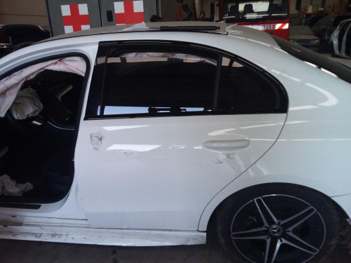 PUERTA TRASERA IZQUIERDA Mercedes-Benz CLASE C (BM 206) BERLINA 