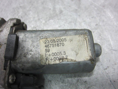 MOTOR ELEVALUNAS DELANTERO DERECHO, ALFA ROMEO, 147 (190)