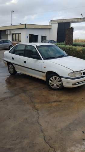 Opel Astra F Berlina (1991->) Básico — автомобиль-донор на запчасти 