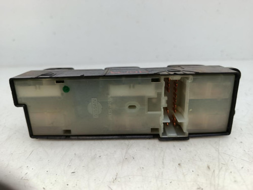 MANDO ELEVALUNAS DELANTERO IZQUIERDO Nissan ALMERA (N16/E) 